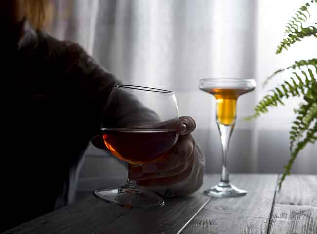 image of woman drinking alcohol alone and alcoholically for Gulf Breeze recovery non 12 step holistic drug and alcohol rehab in Florida