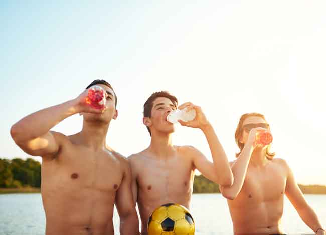 image of teenagers drinking alcopops for Gulf Breeze recovery non 12 step holistic drug and alcohol rehab in Florida