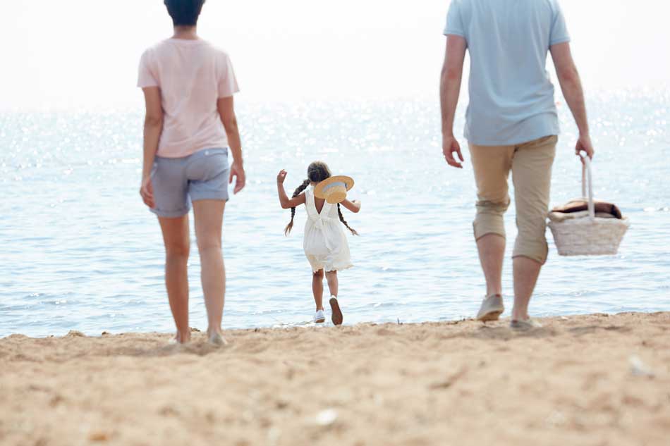 image of family outdoors for Gulf Breeze recovery non-12 step drug and alcohol holistic rehab in Florida
