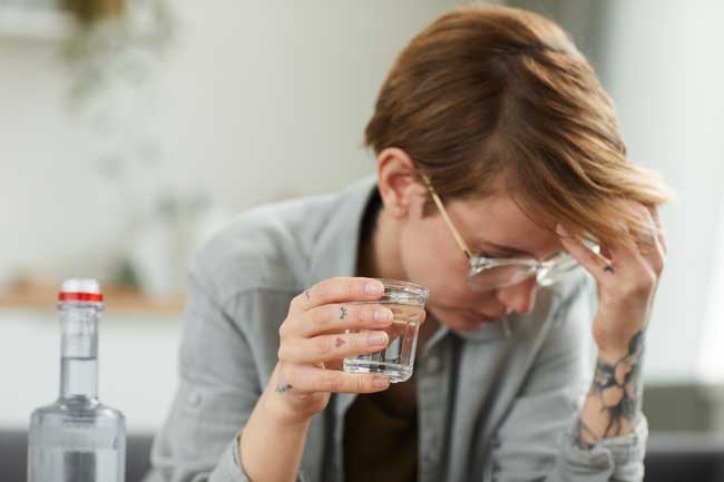 depressed woman drinking alcolically