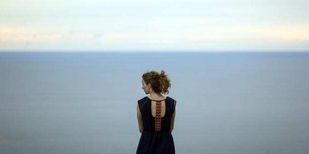 woman-in-front-of-horizon-750px