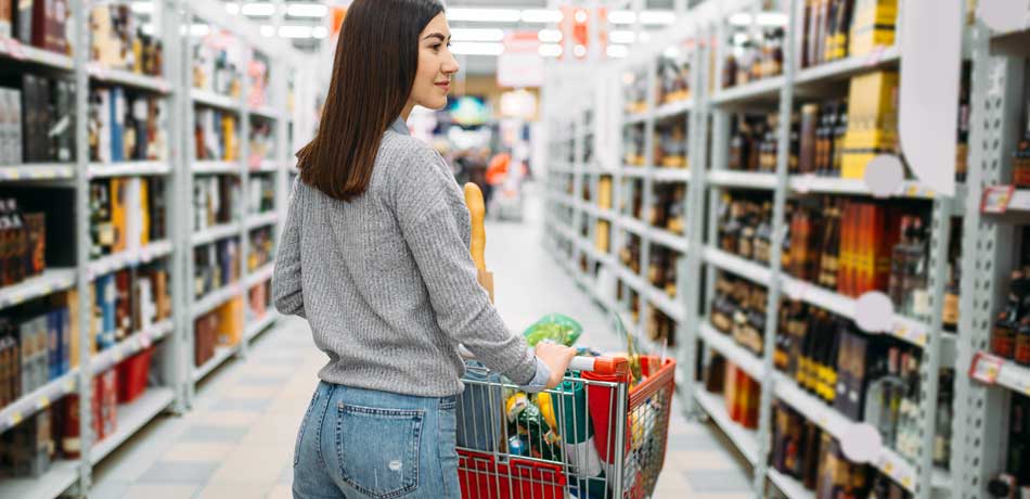woman-with-cart-in-alcohol-drinks-department-950px