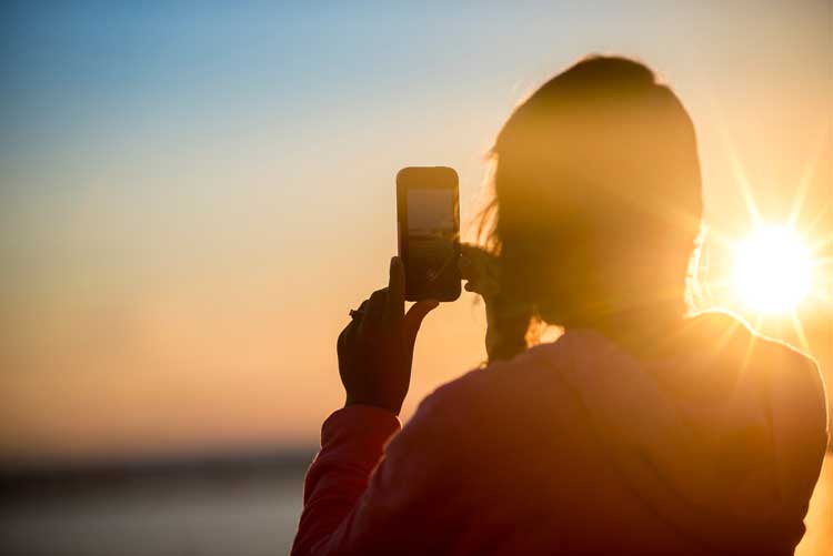 woman-with-smartphone-750px-1