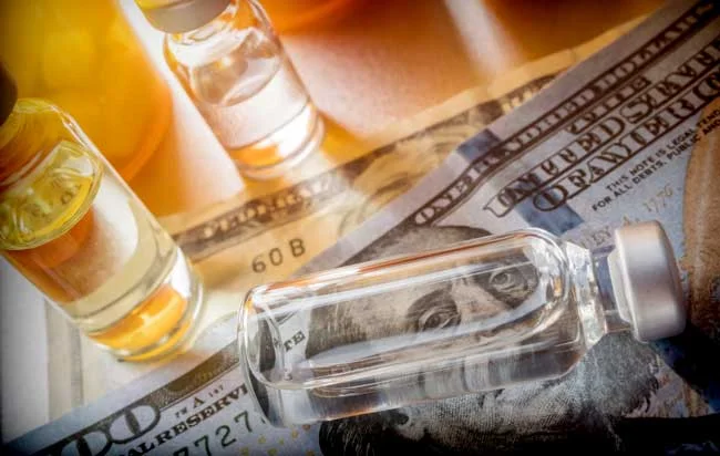image of drugs and dollar bills for Gulf Breeze Recovery non-12 step holistic drug and alcohol treatment center in Florida