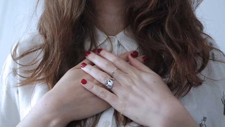 hands-over-heart-giulia-bertelli-1
